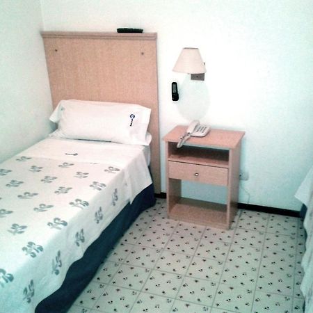 Mari Plaza Hotel Buenos Aires Dış mekan fotoğraf